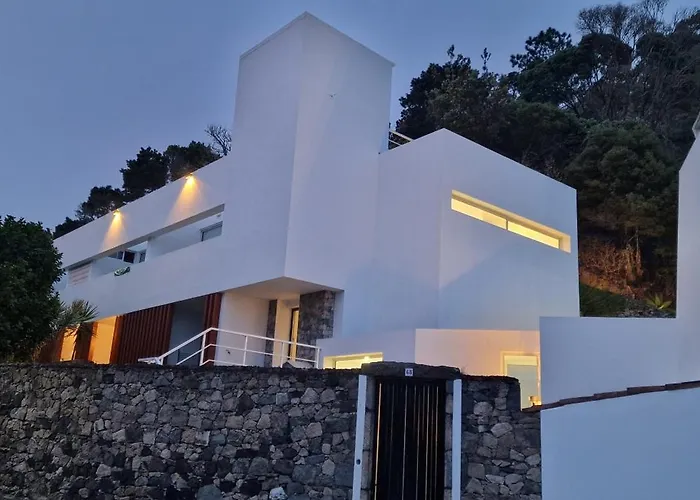 לינה וארוחת בוקר Quinta Do Mar 4*